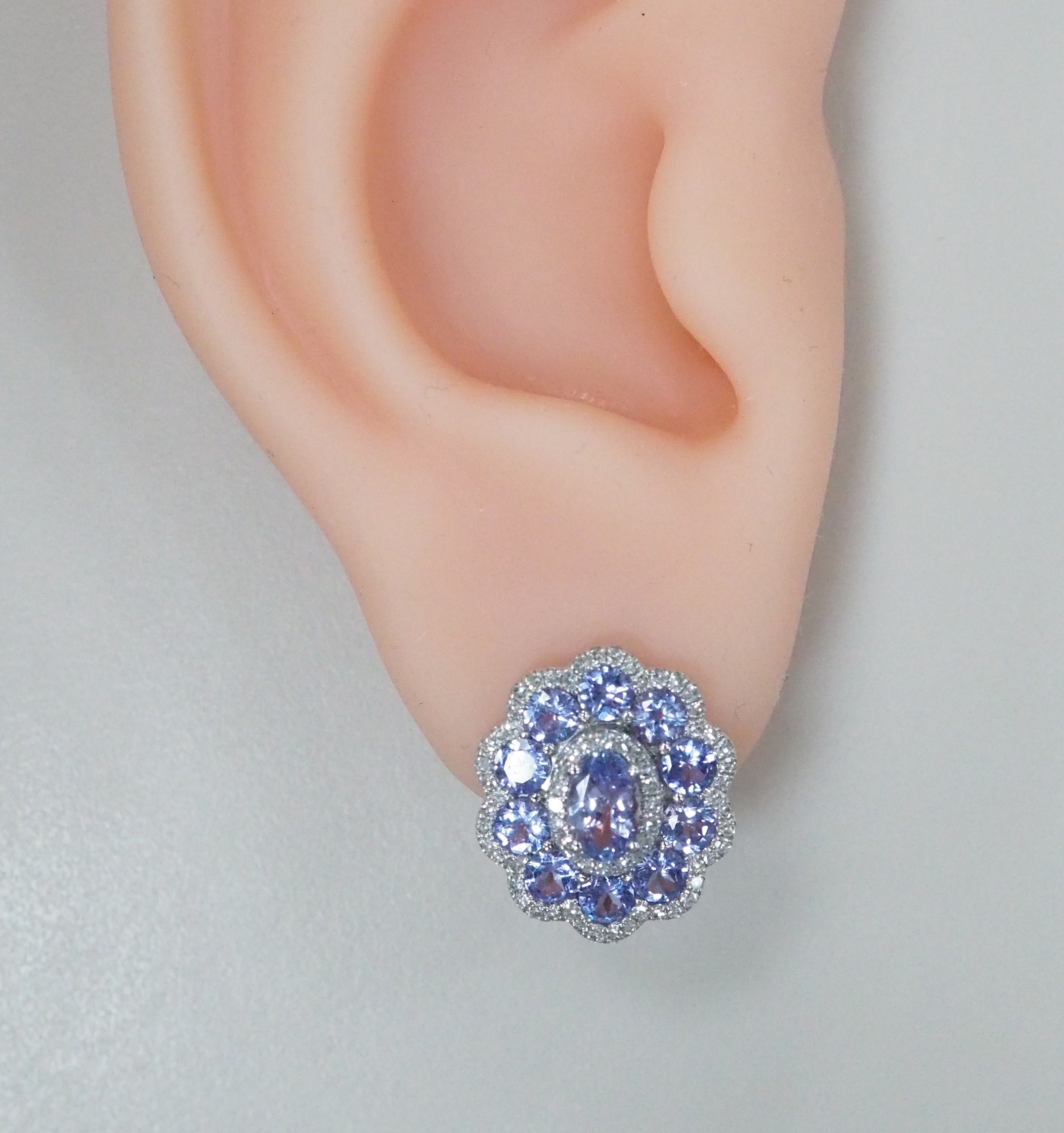 Серьги из белого золота с танзанитами